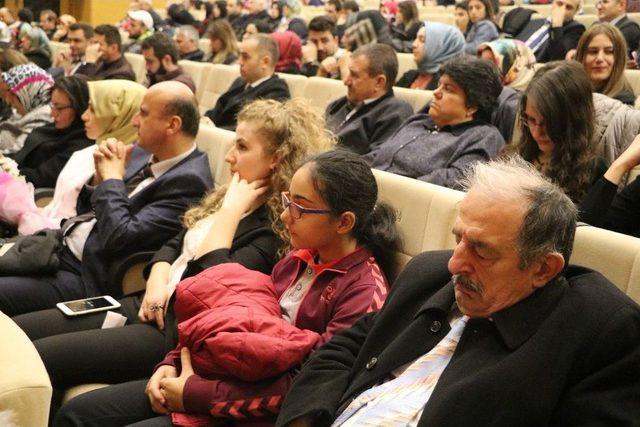 Rize’de Öğretmenler Günü’nde Öğrenciler Türkü Söyledi, Öğretmenler Uyudu
