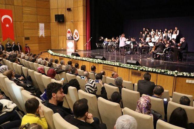 Rize’de Öğretmenler Günü’nde Öğrenciler Türkü Söyledi, Öğretmenler Uyudu