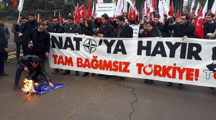 &Uuml;niversite &Ouml;ğrencilerden Nato Eylemi
