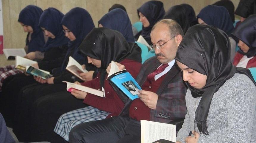 Vali Ustaoğlu&rsquo;ndan Kız &Ouml;ğrencilere Ziyaret