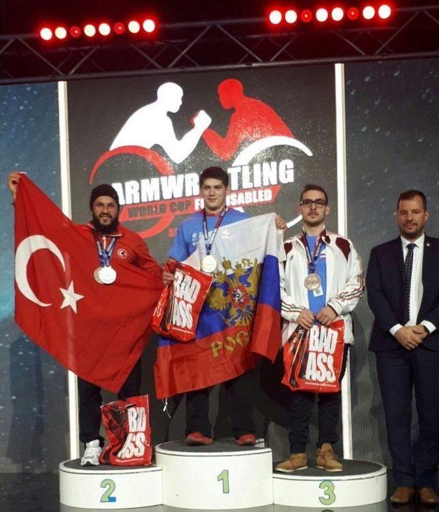 Kağıtsporlu Bilek G&uuml;reş&ccedil;iler Polonya&rsquo;da Tarih Yazdı 1