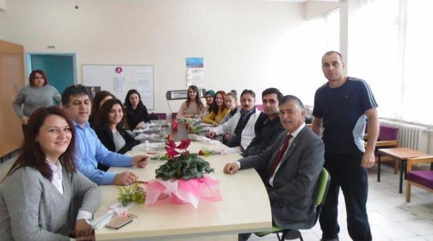 Başkan Uzun &Ouml;ğretmenleri Unutmadı