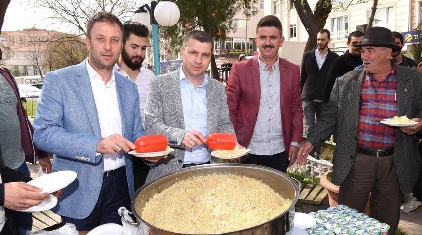 Ak Parti &Ccedil;an Gen&ccedil;lik Kolları Afrin İ&ccedil;in Pilav Dağıttı