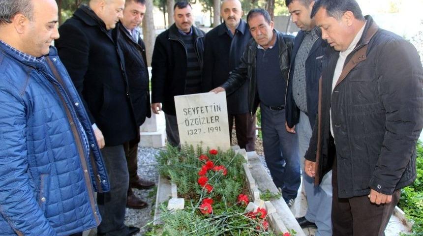 Şof&ouml;rlerden &Ouml;ğretmeni Gibi Bildikleri &Ouml;zgizler&rsquo;in Mezarına Ziyaret