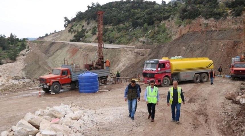 Atay Uslu Tekirova-kumluca Yol &Ccedil;alışmalarını İnceledi