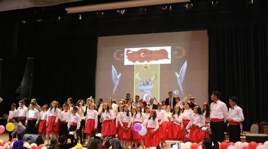 Suriyeli &Ccedil;ocuklar T&uuml;rk&ccedil;e Şarkılar Seslendirdi