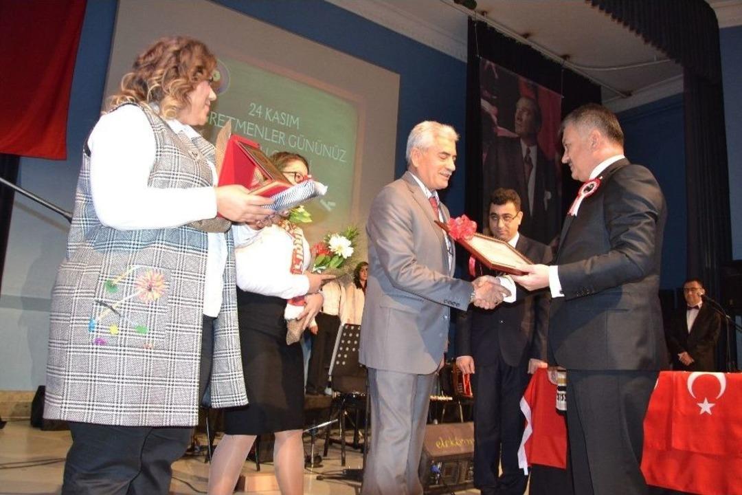 Balıkesir&rsquo;de &Ouml;ğretmenler G&uuml;n&uuml; Kutlandı