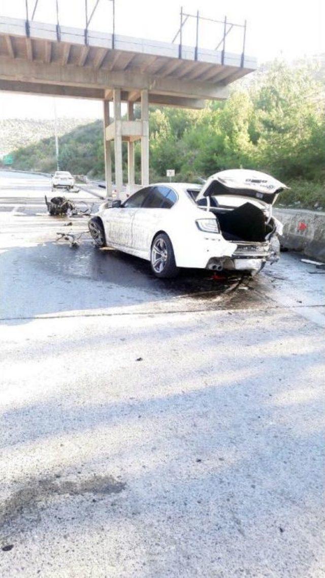 Otomobilin Motoru Fırladı, S&uuml;r&uuml;c&uuml; Kazayı Ucuz Atlattı 1