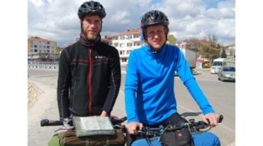 Bel&ccedil;ikalı Bisiklet&ccedil;iler D&uuml;nya Turuna &Ccedil;ıktı