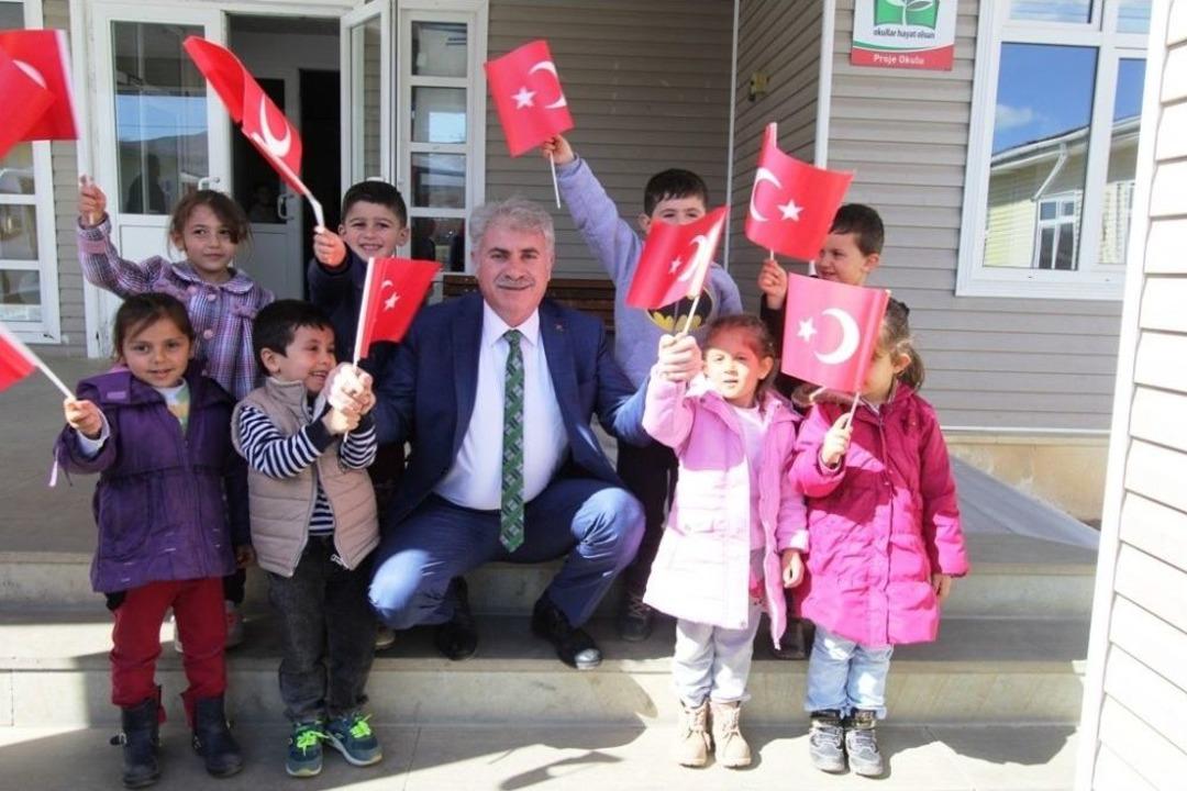 Bayburt Belediyesinden Bir Okula Daha K&uuml;t&uuml;phane