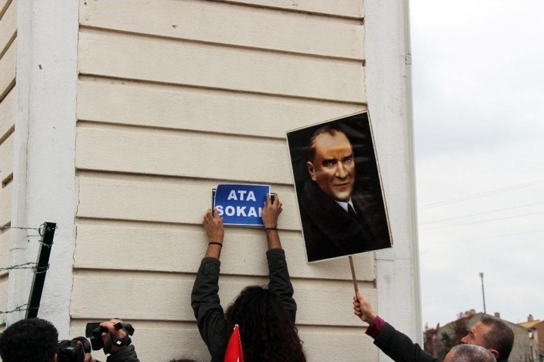 Eskişehirli Vatandaşlar &lsquo;nato&rsquo; Sokak İsmini, &lsquo;ata&rsquo; Sokak Olarak Değiştirdi