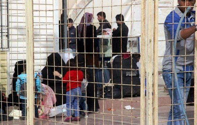 Suriyelilerin Bir Kısmı Ülkelerine Kesin Dönüş Yapıyor