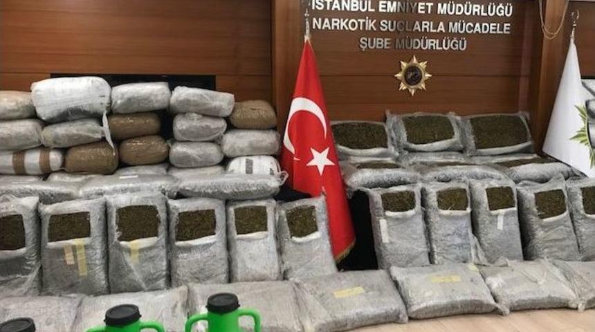 Milas’ta Ele Geçirilen 1 Tonluk Uyuşturucu Operasyonu Polis Kamerasına Yansıdı