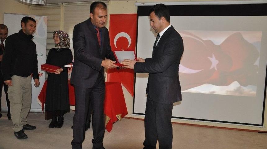 İki Ayağında 10 Platin Olan Fedakar &Ouml;ğretmen