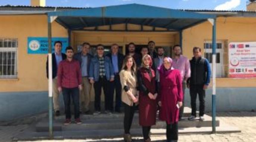 Alvar Ortaokulundan 5 Kişi Avrupa&rsquo;ya U&ccedil;tu