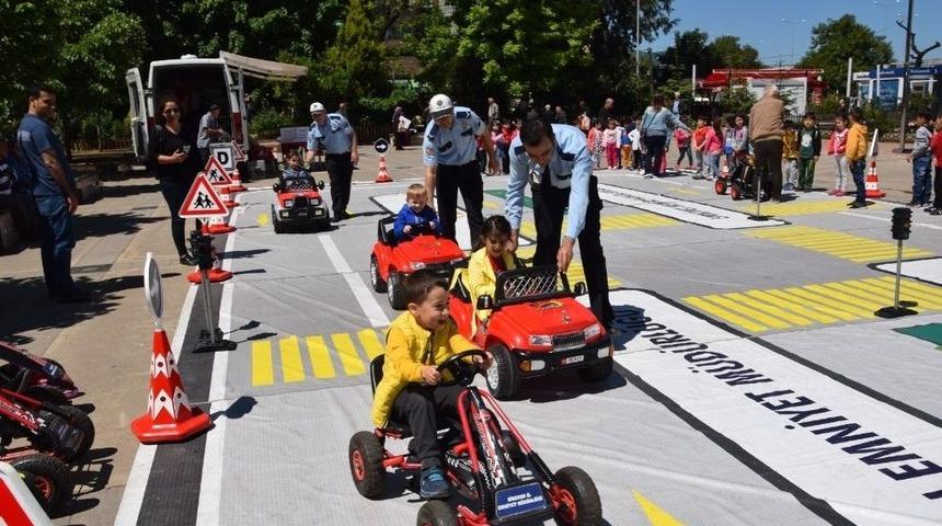 &Ouml;ğrencilere Uygulamalı Trafik Eğitimi Verildi