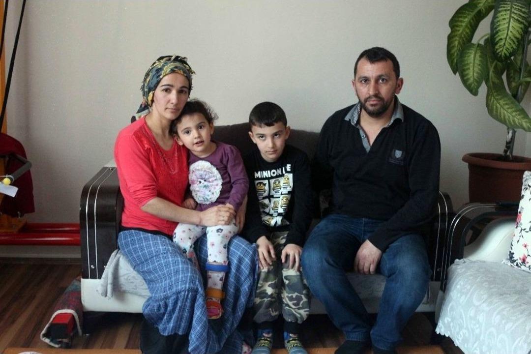 Y&uuml;r&uuml;yemeyen Kızı İ&ccedil;in &Ccedil;alıştığı Fabrikada Aparat Yaptılar