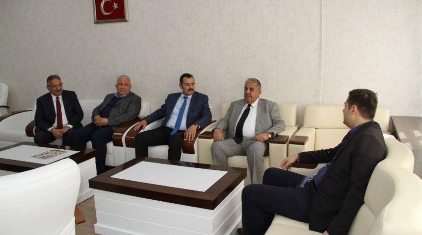 Eski Bakan S&uuml;mer&rsquo;den G&uuml;len&ccedil;&rsquo;e Ziyaret