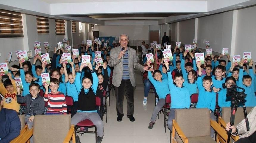 Yazar Yazgan &Ouml;ğrencilerle Buluştu