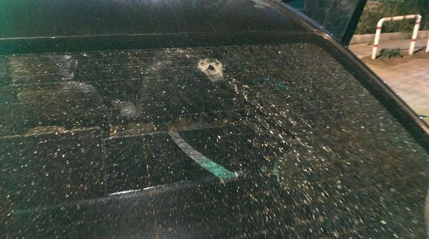 Seyir Halindeki Otomobile Yorgun Mermi İsabet Etti