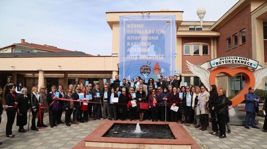 Sanat&ccedil;ılar G&ouml;rme Engellilere Ses Oldu