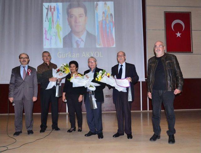 Balıkesir Lisesi&rsquo;nde Şehit &Ouml;ğretmenler G&ouml;zyaşlarıyla Anıldı 1