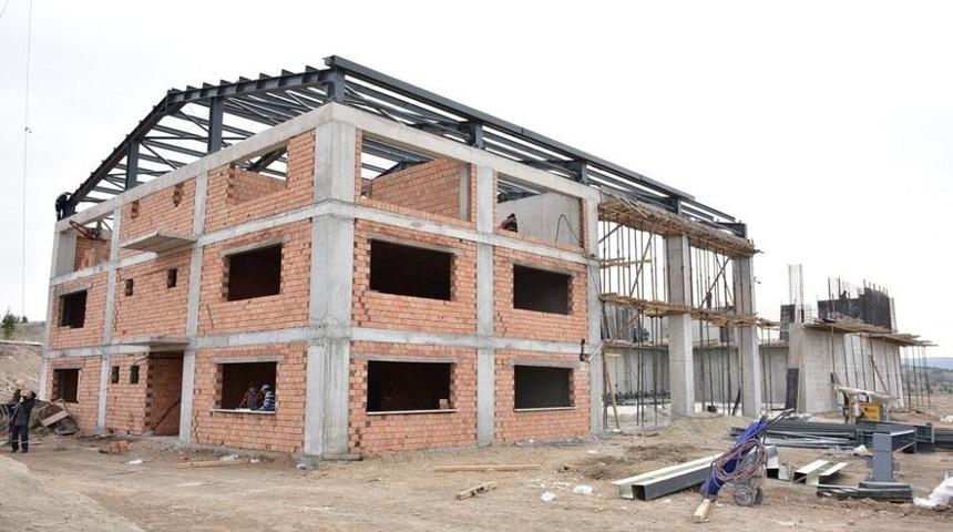 İn&ouml;n&uuml;&rsquo;deki K&uuml;mbet Karla M&uuml;cadele İstasyonu Ve Tuz Sundurması İnşaatı Devam Ediyor