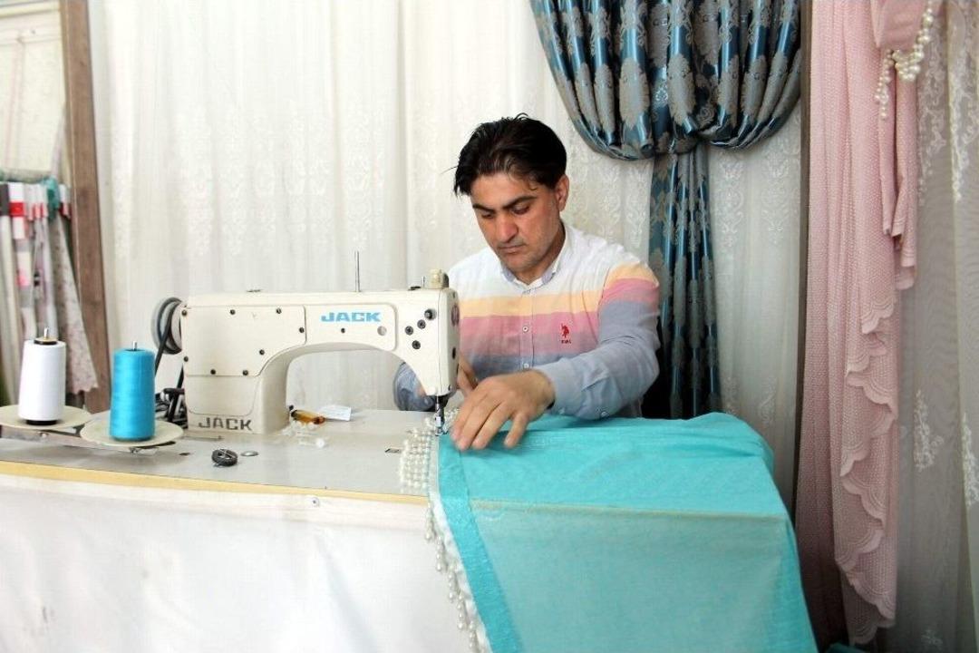 Yardımlarla Ge&ccedil;iniyordu, İş Yerini Kurdu