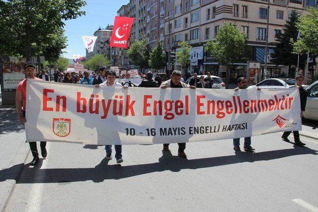 Engelliler Farkındalık İçin Yürüdü