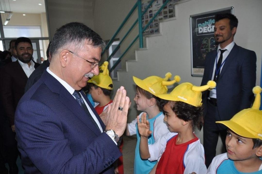 Bakan Yılmaz: "b&uuml;y&uuml;k T&uuml;rkiye Hedefine Giden Yolda En B&uuml;y&uuml;k Kılavuzumuz Bilimdir, Akıldır"