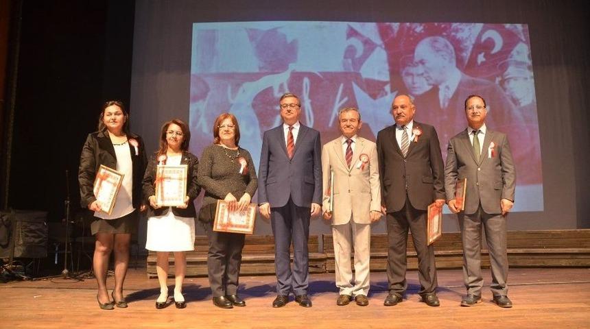 Mersin&rsquo;de &Ouml;ğretmenler G&uuml;n&uuml; T&ouml;renle Kutlandı