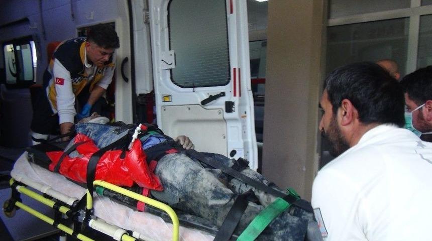 Enkaz Altından &Ccedil;ıkartılan İş&ccedil;iler Tedavi Altında