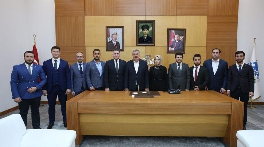 Başkan To&ccedil;oğlu, Ak Gen&ccedil;lik İle Bir Araya Geldi