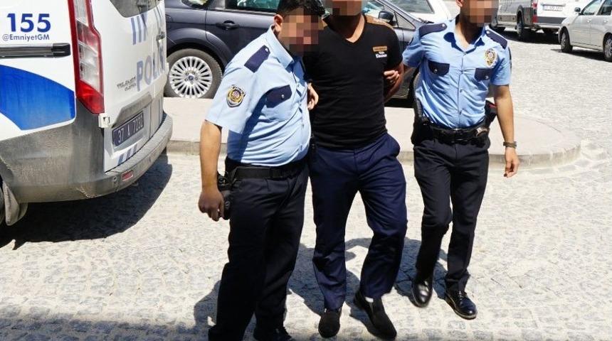 Tartıştığı Eşini 17 Yerinden Bı&ccedil;aklayan Zanlı, Adliyeye Sevk Edildi