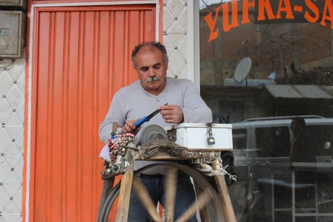 (&ouml;zel) Artık &Ccedil;alışamayan Kimsesiz Adam Yardım Bekliyor