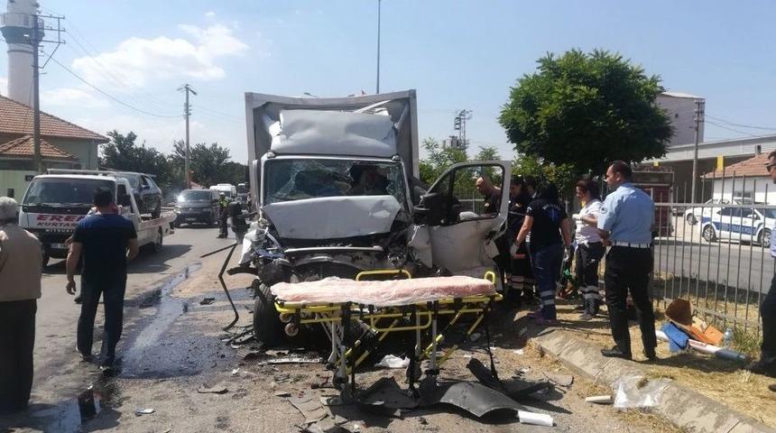 Zincirleme Kazada 6 Ara&ccedil; Birbirine Girdi: 1 Ağır Yaralı