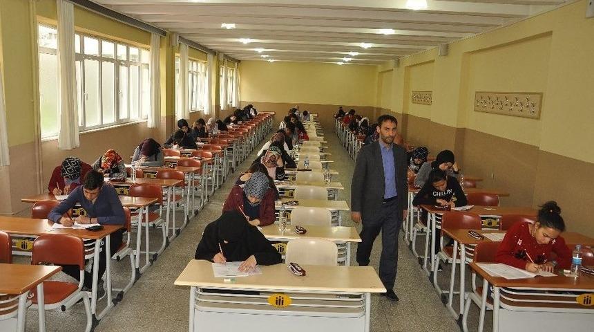 &Ouml;ğrenciler Yks Provası Yaptı