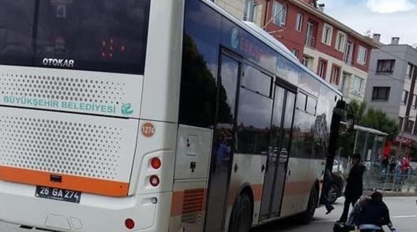 Yaya Geçidini Kullanan Yaşlı Kadına Otobüs Çarptı