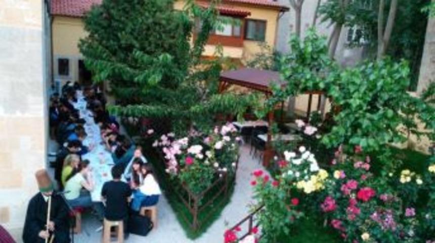 Çomü Tasavvuf Topluluğu 20 Bin Kişilik İftara Hazırlanıyor