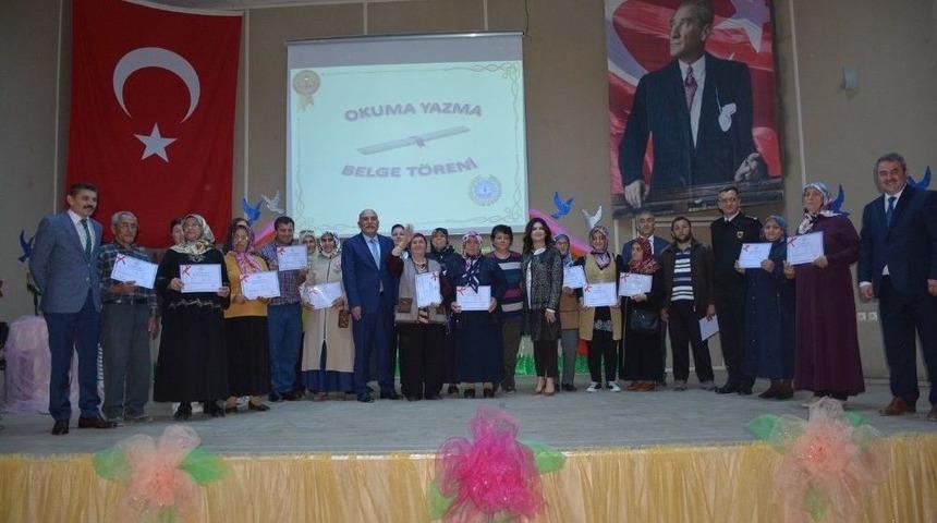 Okuryazar Olan 37 Kursiyer Belgelerini Aldı