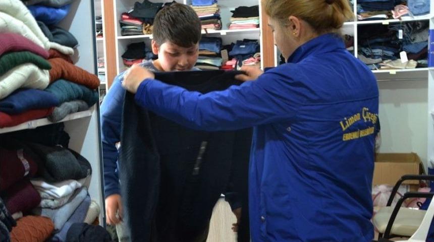 Erdemli Belediyesi&rsquo;nden Engelli &Ouml;ğrencilere Kırtasiye Desteği