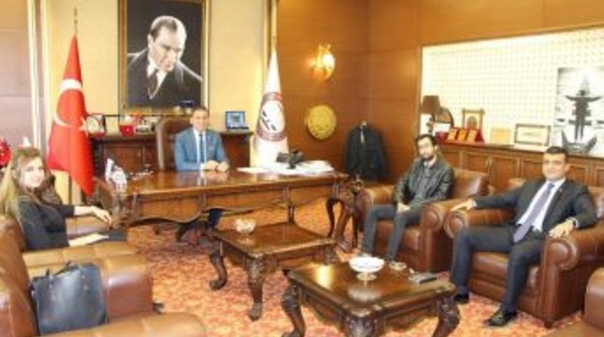 Mersin Barosu, Stajyer Avukatlara Maaş Verilmesi İçin Adım Atıyor