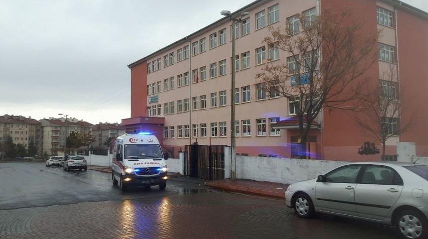 Yedikleri Çiğ Köfte Sonrası Fenalaşan Öğrenciler Hastaneye Kaldırıldı