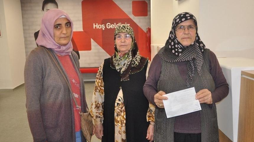 Ayşe Teyze Biriktirdiği Umre Parasını Mehmet&ccedil;iğe Bağışladı