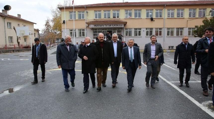 Başkan Memduh B&uuml;y&uuml;kkılı&ccedil;, H&uuml;rriyet Mahallesi&rsquo;nde