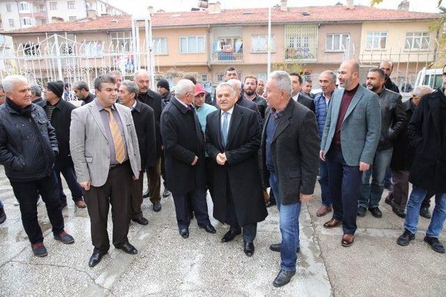 Başkan Memduh B&uuml;y&uuml;kkılı&ccedil;, H&uuml;rriyet Mahallesi&rsquo;nde 1