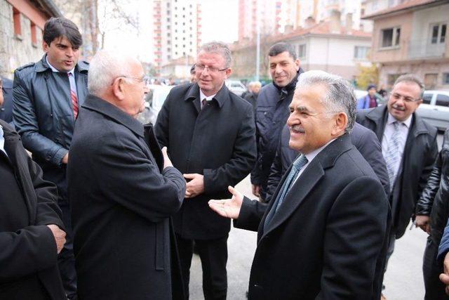 Başkan Memduh B&uuml;y&uuml;kkılı&ccedil;, H&uuml;rriyet Mahallesi&rsquo;nde 2