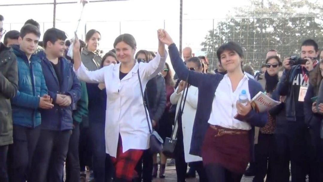 Ayal &Ouml;ğrencileri &Ouml;ğretmenleri Oldu