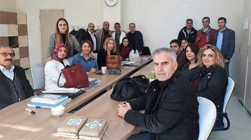 Kayapınar&rsquo;daki &Ouml;ğretmenlere 5 Bin 500 Kitap Hediye Edildi