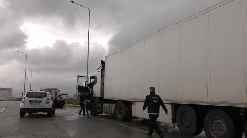 Hurma Taşıyan Tırda Yakalanan 21 Kilo Eroini Sahiplenerek Teslim Oldu